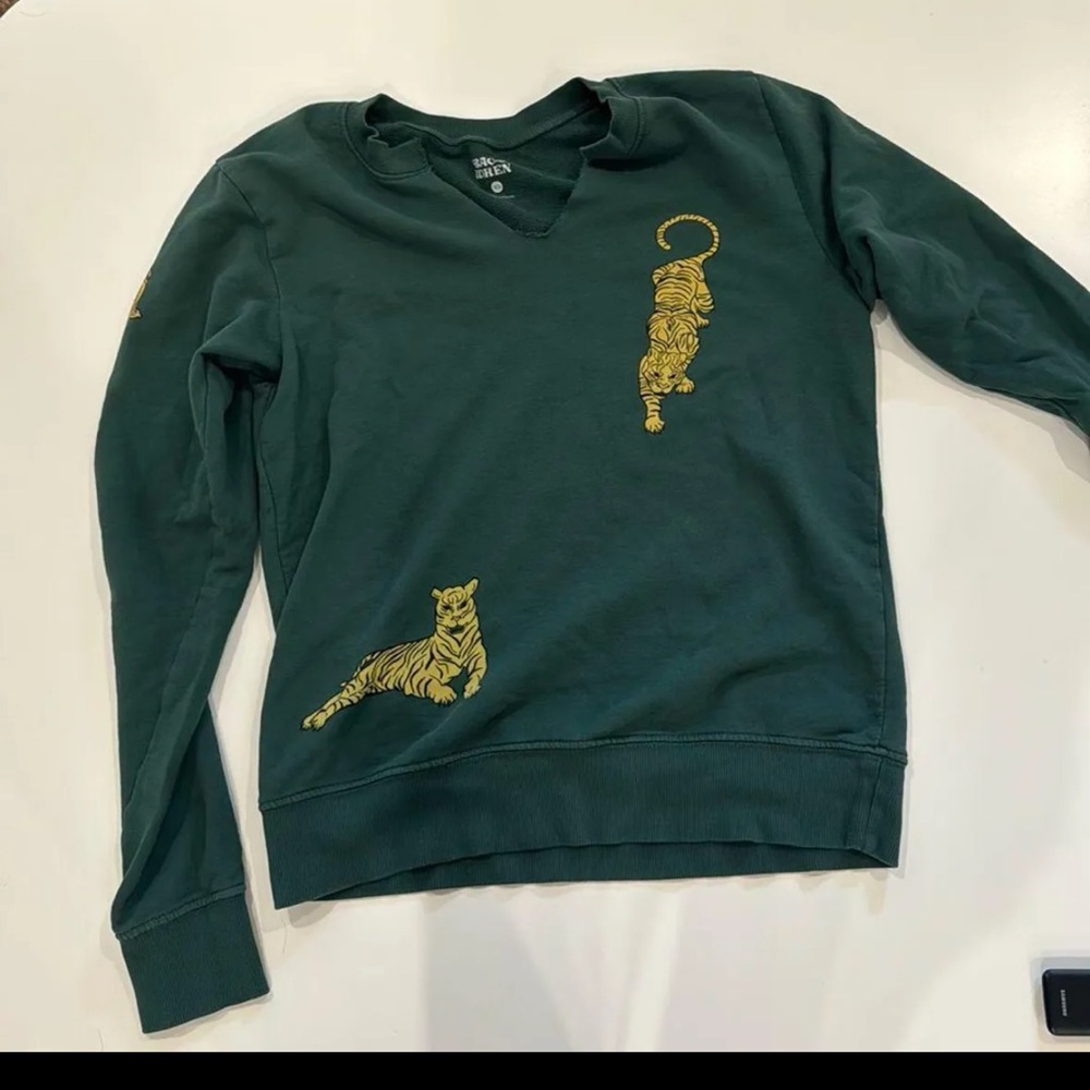 Tiger top